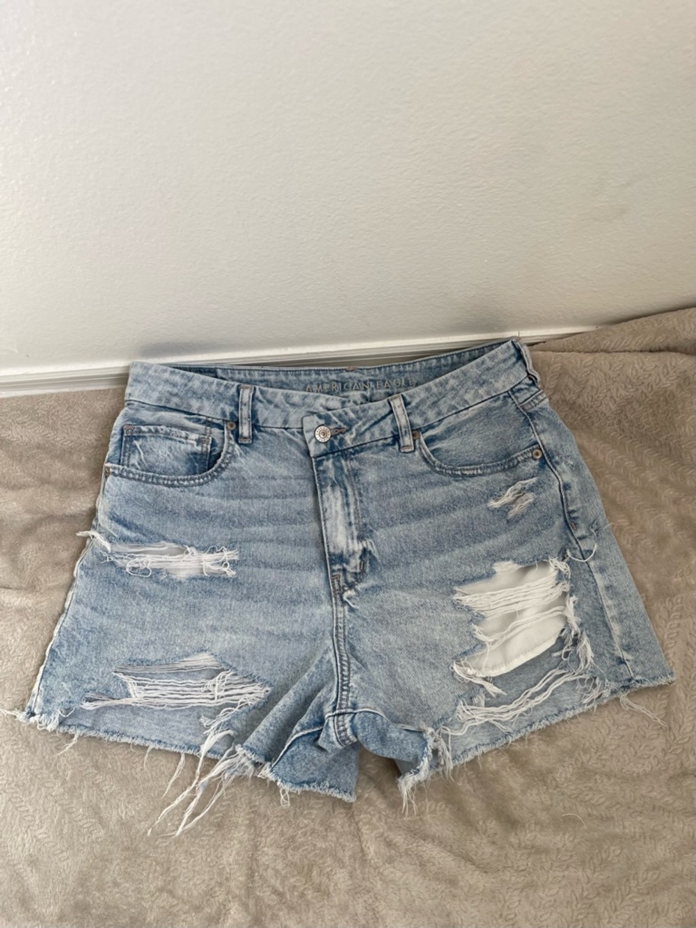 American Eagle Women’s Light wash denim shorts with distressed details Size 12